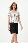 Beyaz Kare Yaka Dantel Detaylı Puantiyeli Crop Bluz 089