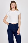 Beyaz Omuz Boncuk Detaylı Slim Fit Crop Tişört 9208M