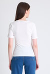 Bluz-Beyaz V Yaka Aksesuar Detaylı Slim Fit Tişört 9206M-rulem