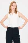 Bluz-Beyaz  V Yaka Kolsuz Crop Bluz 8027-rulem