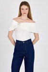Bluz-Beyaz Viskoz/Yumuşak Kumaş Madonna Yaka Toka Detaylı Bluz 1475-rulem