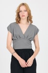 Bluz-Gri Vatkalı V Yaka Kruvaze Crop Bluz 4227-rulem