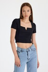 Bluz-Siyah Kare Yaka V Kesim Detaylı Crop Bluz 10432-rulem