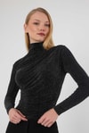 Bluz-Siyah Omuz Büzgü Detay Bluz 2103-rulem