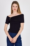Bluz-Siyah Viskoz/Yumuşak Kumaş Madonna Yaka Toka Detaylı Bluz 1475-rulem