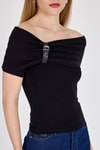 Bluz-Siyah Viskoz/Yumuşak Kumaş Madonna Yaka Toka Detaylı Bluz 1475-rulem