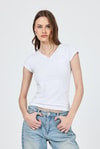 Kadın Body-Beyaz V Yaka Düğmeli Cep Detaylı Slim Fit Tişört 2213-rulem