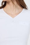 Kadın Body-Beyaz V Yaka Düğmeli Cep Detaylı Slim Fit Tişört 2213-rulem