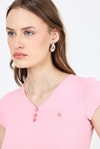 Kadın Body-Pembe V Yaka Düğmeli Cep Detaylı Slim Fit Tişört 2213-rulem