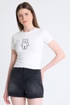 Kadın Tişört-Beyaz Ayıcık İşlemeli Slim Fit Crop Tişört 2217-rulem