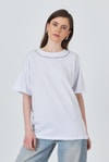 Kadın Tişört-Beyaz Yaka Yazı Baskılı Oversize Pamuklu Tişört 2150-34M-rulem