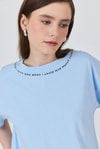 Kadın Tişört-Mavi Yaka Yazı Baskılı Oversize Pamuklu Tişört 2150-34M-rulem