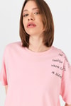 Kadın Tişört-Pembe Göğüs Yazı Baskılı Pamuklu Oversize Tişört 2150-31M-rulem