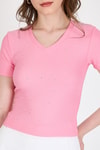 Kadın Tişört-Pembe Taş İşleme Detaylı V Yaka Slim Fit Tişört 0949-rulem