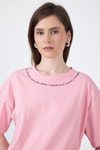 Kadın Tişört-Pembe Yaka Yazı Baskılı Oversize Pamuklu Tişört 2150-34M-rulem