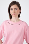Kadın Tişört-Pembe Yaka Yazı Baskılı Oversize Pamuklu Tişört 2150-34M-rulem