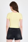Kadın Tişört-Sarı Leopar Fiyonk Baskılı Taş Detaylı Slim Fit Crop Tişört 0549-1-rulem
