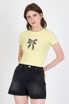 Kadın Tişört-Sarı Leopar Fiyonk Baskılı Taş Detaylı Slim Fit Crop Tişört 0549-1-rulem