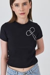 Kadın Tişört-Siyah İnci Kurdele İşlemeli Crop Slim Fit Tişört 2229-rulem