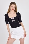 Kadın Tişört-Siyah Kare Yaka Fiyonk DetaylI Crop Bluz 1349-rulem