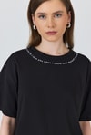 Kadın Tişört-Siyah Yaka Yazı Baskılı Oversize Pamuklu Tişört 2150-34M-rulem