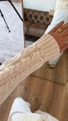 ÇİÇEK DÜĞMELİ ÖRME HIRKA-BEYAZ