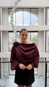 Kayık Yaka Gül Detaylı Bluz