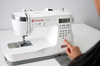 Singer Elite Ce677 Dikiş Makinesi | Ev Tipi Dikiş Makinesi | Aile Tipi Dikiş Makinesi | 411 Farklı Dikiş Uygulaması | LCD Ekran | Dokunmatik Dikiş Seçme Tuş Özelliği