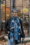 Betül'ün Pastel Mavi Dila Desen İpek Şal Tercihi