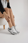 Beyaz Siyah Dokulu Unisex Spor Ayakkabı 1 Beden Büyük Alıınız