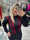 Kırmızı Şeritli Siyah Kazak