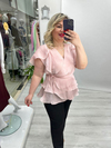 Pudra Pembe Organze Şifon Kruvaze Yaka Kısa Kol Ve Etek Volanlı Bağlamalı Bluz stp 26y1478