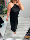 Siyah Premium Kolye Boncuk Detaylı İki Yan Yırtmaçlı Saten Elbise stp 26y2813