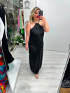 Siyah Premium Kolye Boncuk Detaylı İki Yan Yırtmaçlı Saten Elbise stp 26y2813