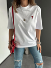 Beyaz Kalp İşlemeli Tshirt