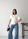 Yaka Detaylı Pembe Baskılı Beyaz Tshirt