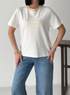 Yaka Detaylı Sarı Baskılı Beyaz Tshirt