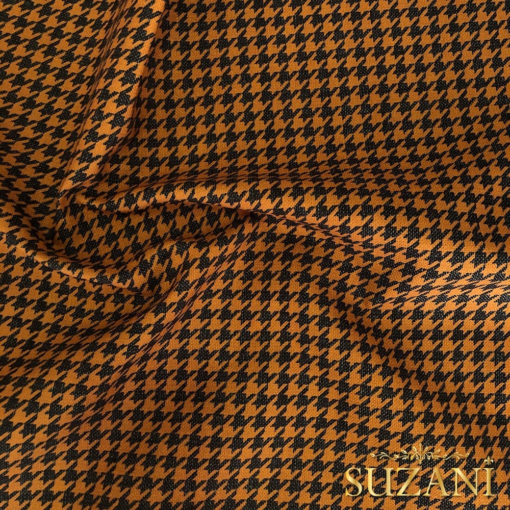 Keten Efektli Küçük Turuncu Siyah Kazayağı Desenli Kumaş