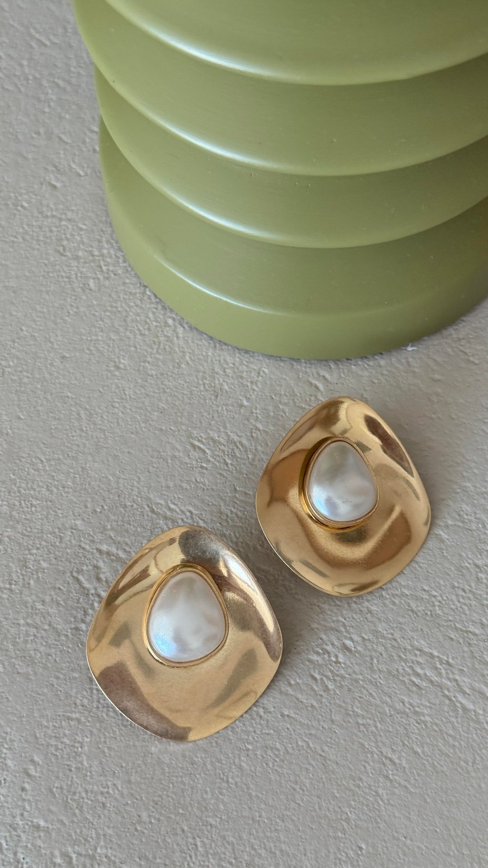 Beyaz Detay Gold Küpe