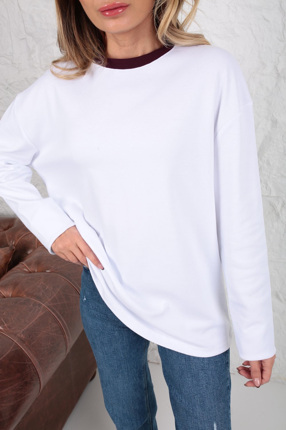 Bordo Yaka Biyeli Beyaz Oversize İnce Sweatshirt