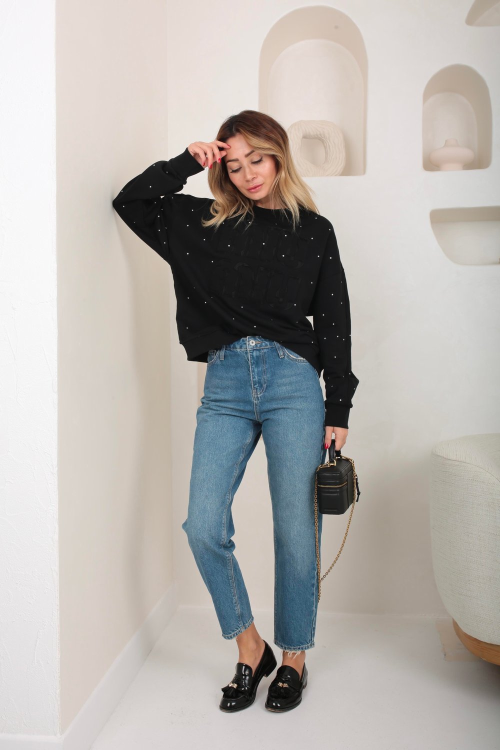 Büyük Nakışlı Taş Baskılı Siyah Sweatshirt