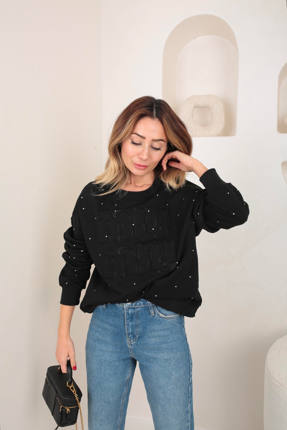 Büyük Nakışlı Taş Baskılı Siyah Sweatshirt