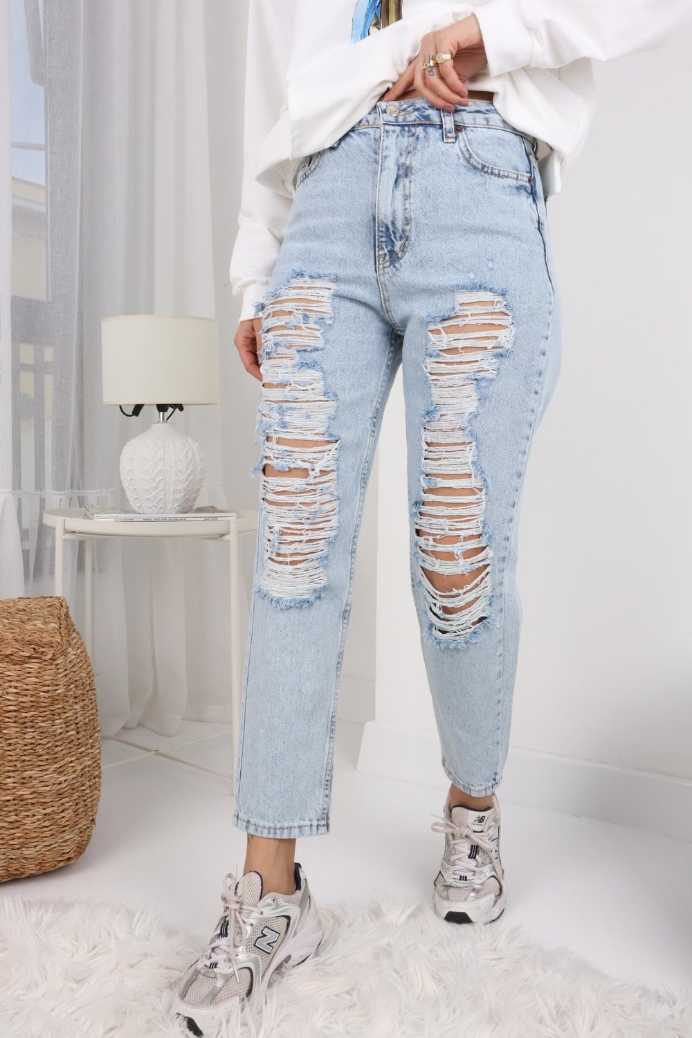 Buz Mavi Bol Yırtıklı Likrasız Mom Jean