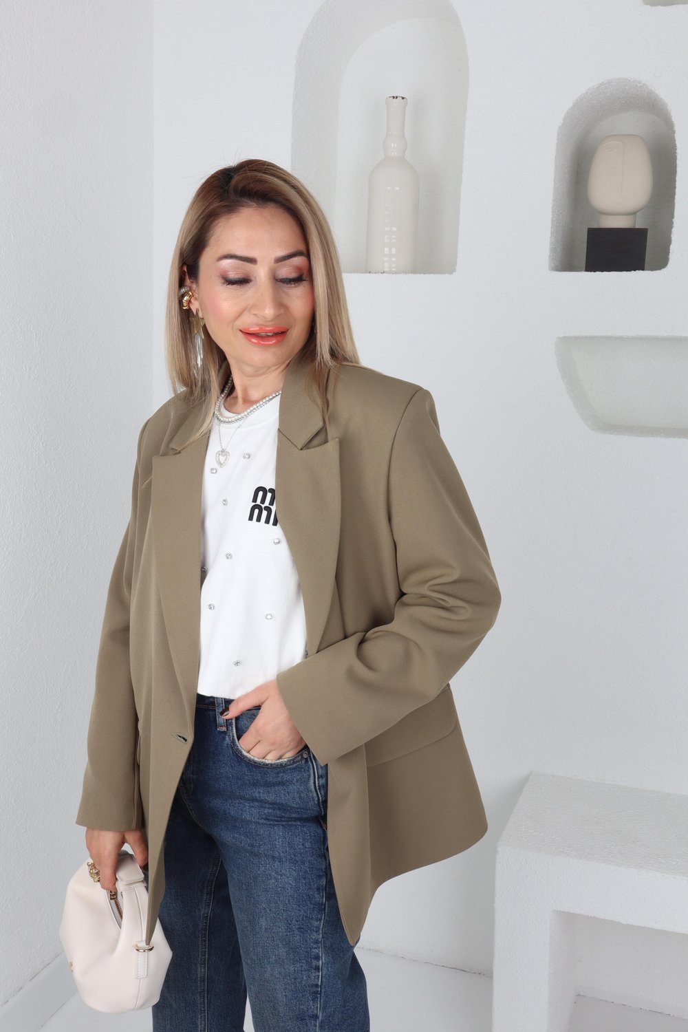 Dağınık Taşlı Nakışlı Ekru Tshirt