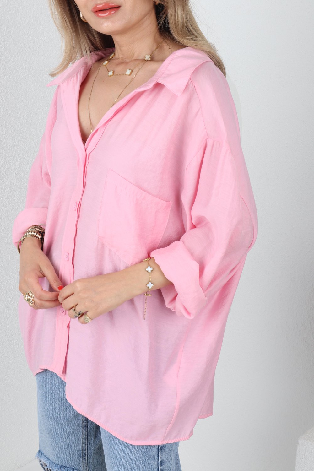Düşük Omuzlu Oversize Pembe Gömlek