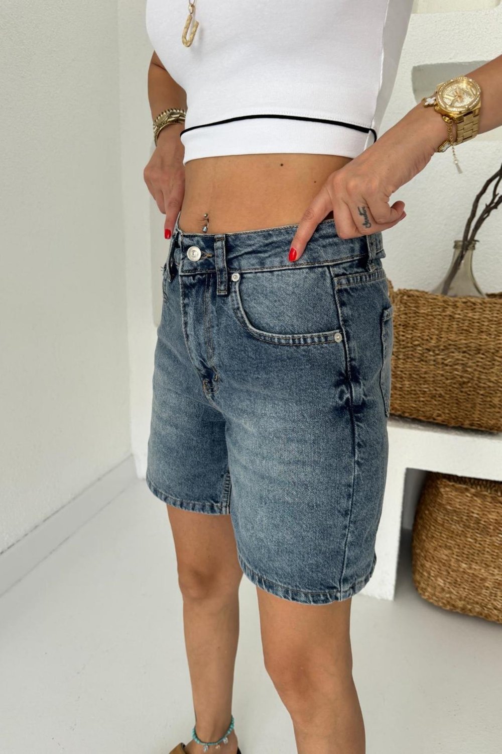 Koyu  Mavi Taşlamalı  Denim Şort
