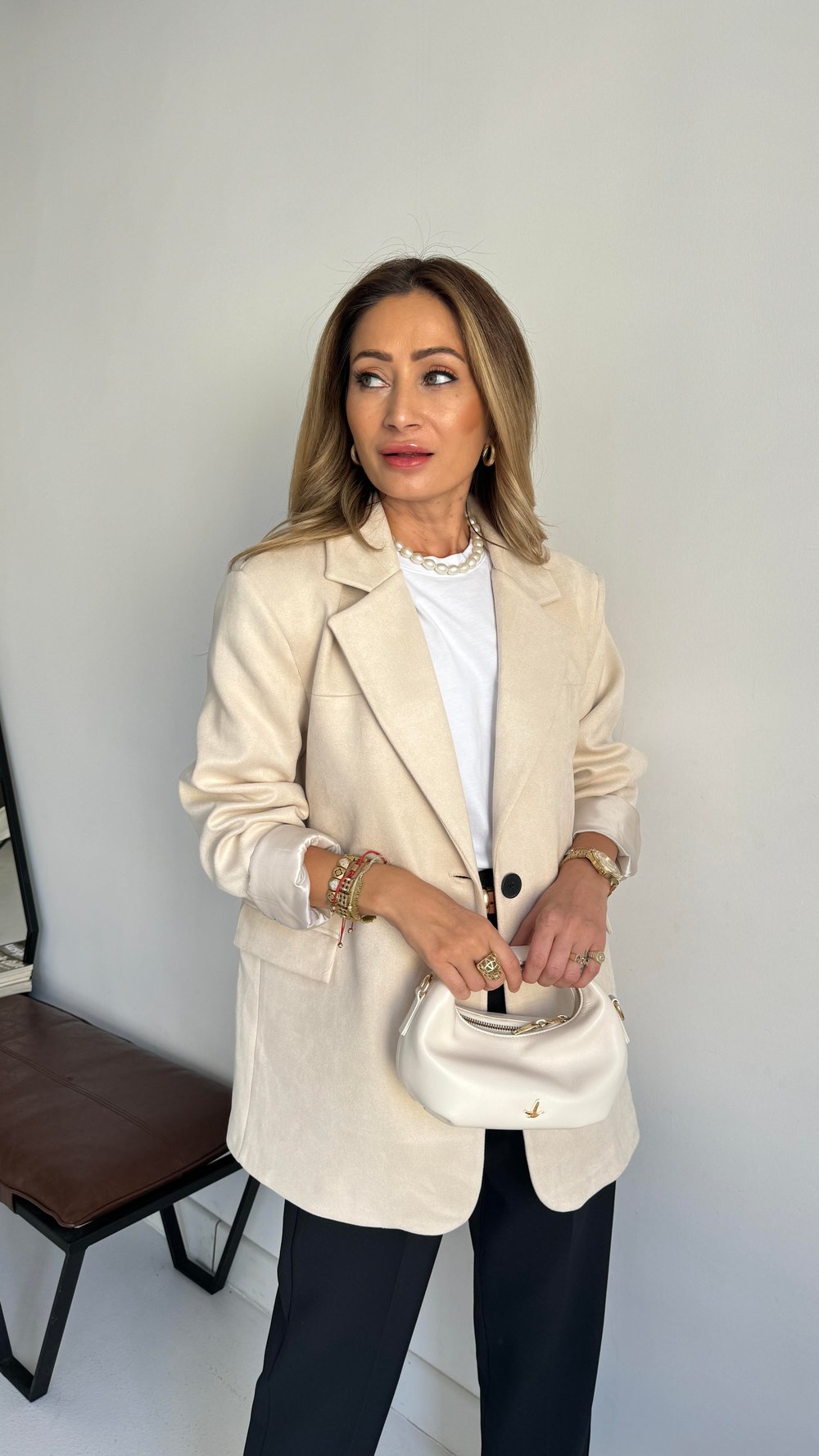 Krem Üç Düğmeli Nubuk Blazer Ceket