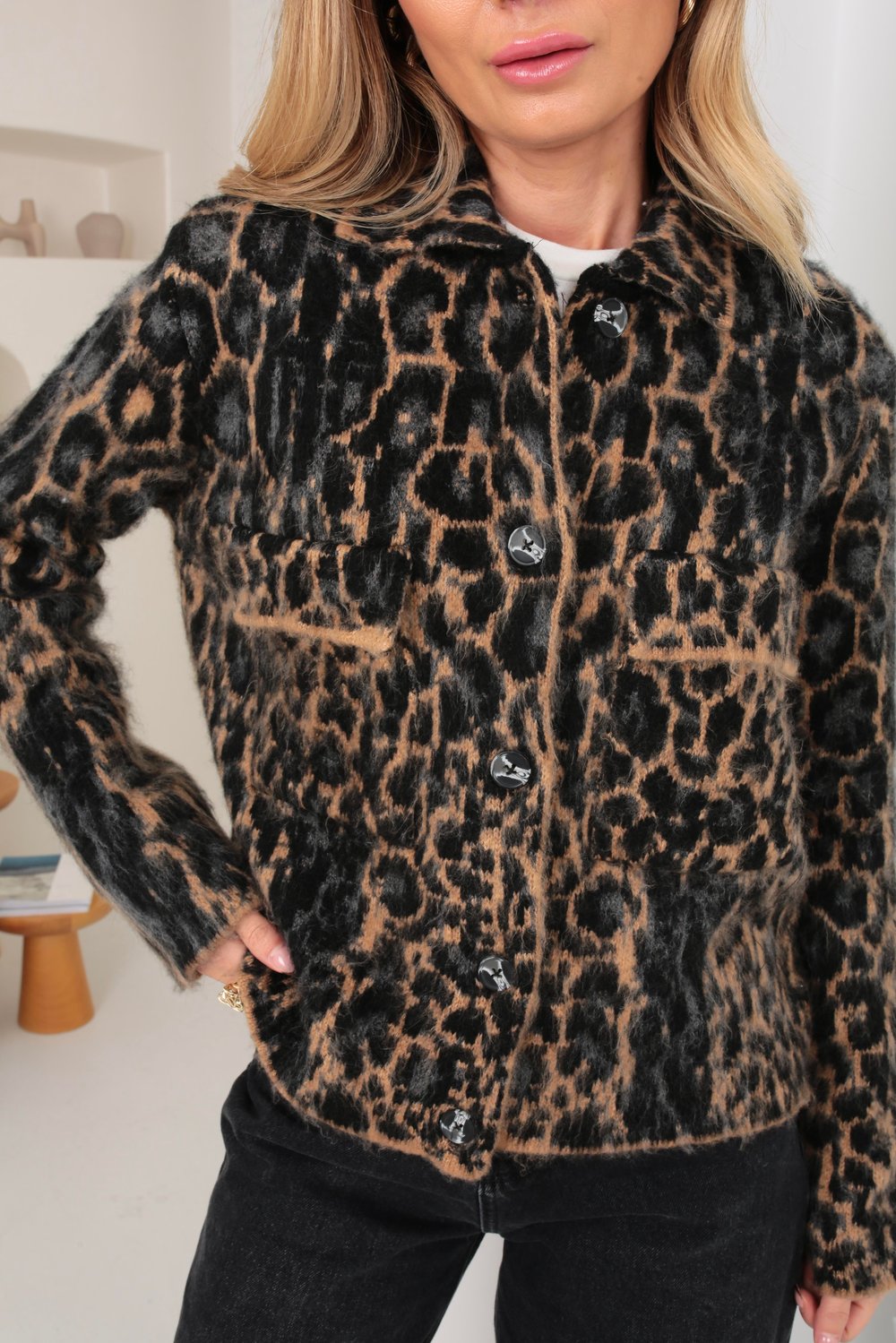 Leopar Desen Kapak Cepli Tüylü Hırka