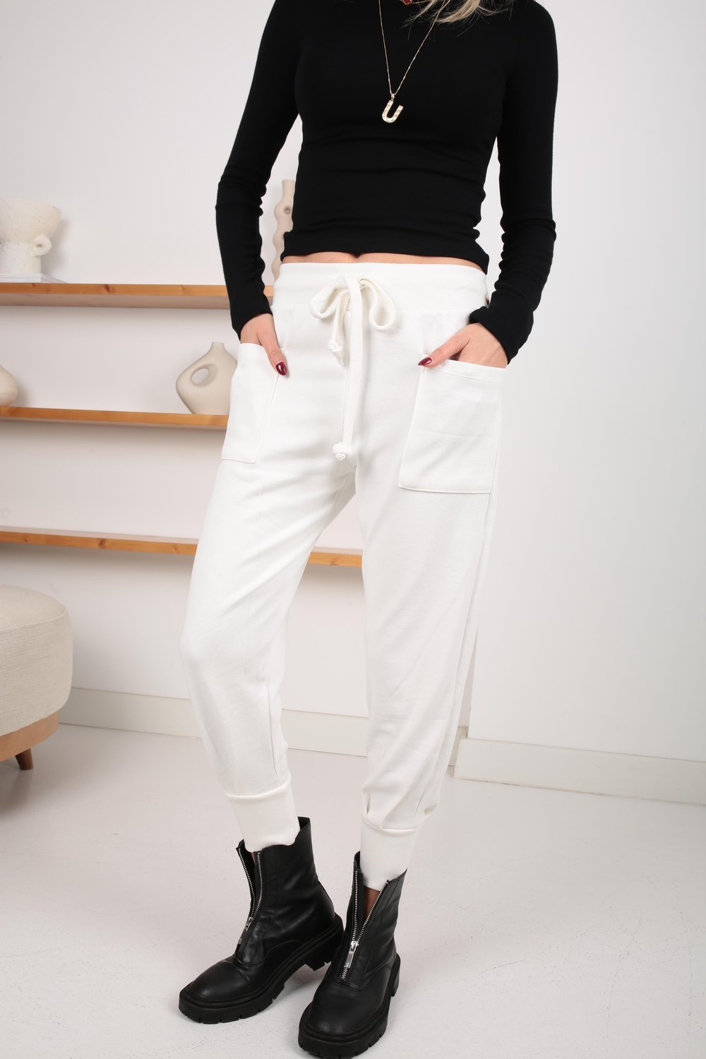 Önden Cepli Ekru Triko Jogger Pantolon
