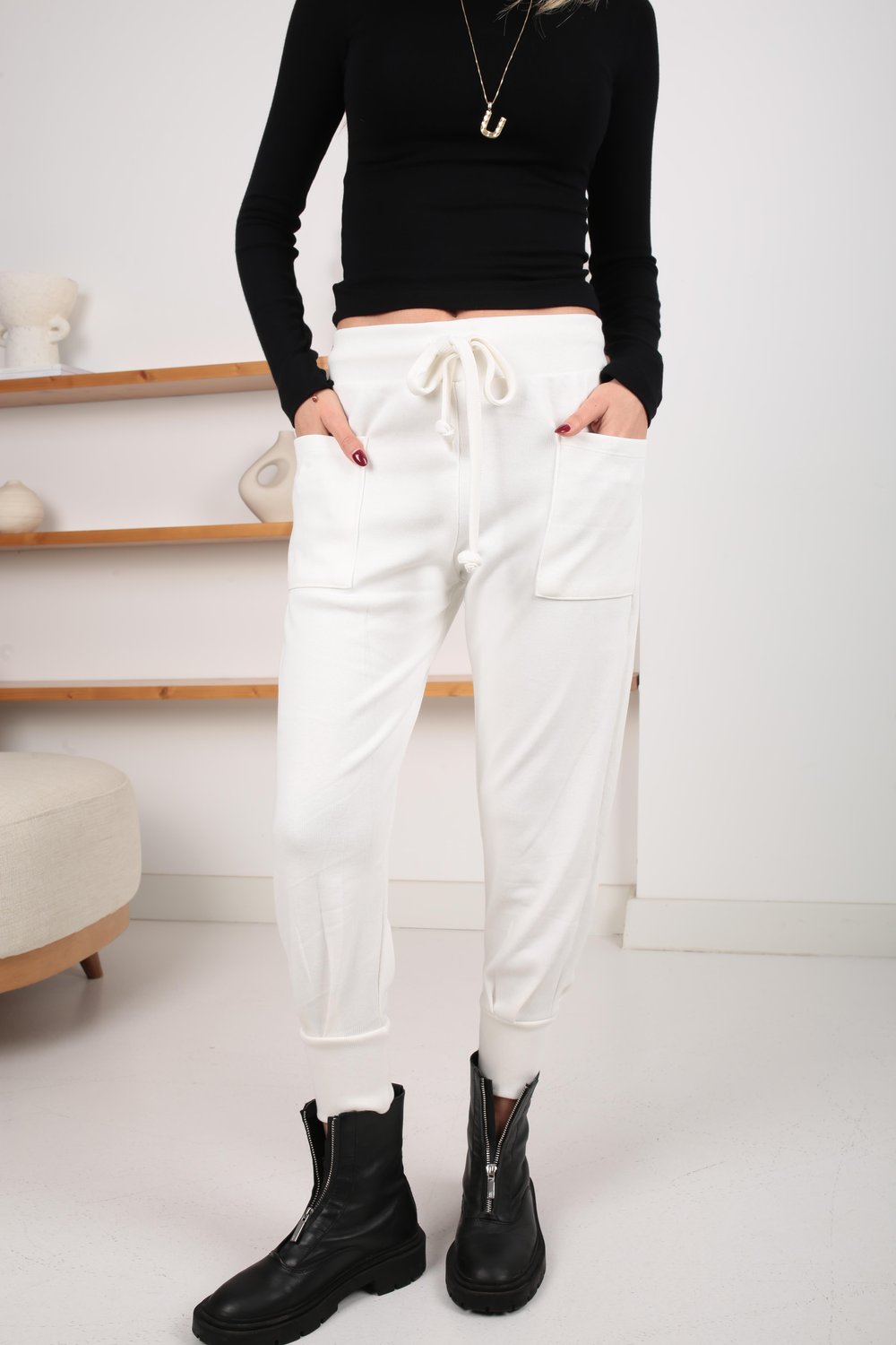 Önden Cepli Ekru Triko Jogger Pantolon